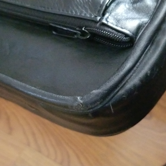 Givenchy Garment Travel Bag, Vintage Leather, Rare, Excellent Condition! - Picture 11 of 11